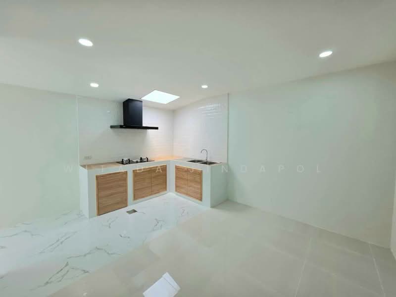 หมู่บ้านร็อคการ์เด้น บายพาส, Phuket, Ratsada, Muang Phuket, Phuket, 2 Bedrooms, 88 sqm, Townhouse For Sale, by Witada Jindapol, 500446168 - DDproperty.com