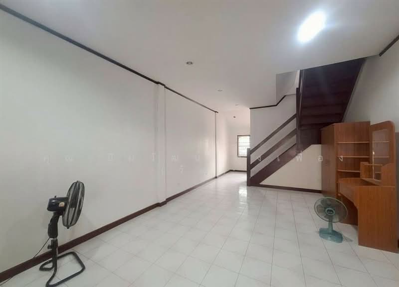 Nakkila Laem Thong Village, Bangkok, Saphan Sung, Bangkok, 3 Bedrooms, 100 sqm, Townhouse For Sale, by คุณ ปิยวัฒน์ ฟุ้งเฟื่อง (วัฒ), 500446242 - DDproperty.com