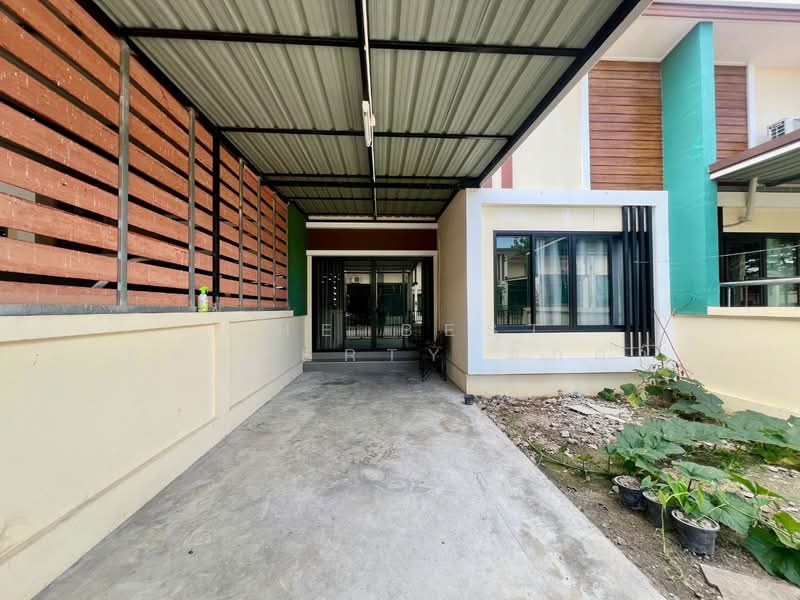 ทาวน์เฮ้าส์บ้านบึง ชลบุรี, Chon Buri (Pattaya), Khlong Kiu, Ban Bung, Chon Buri (Pattaya), 2 Bedrooms, 100 sqm, Townhouse For Sale, by The Best Property ตุ๊กตา, 500446282 - DDproperty.com