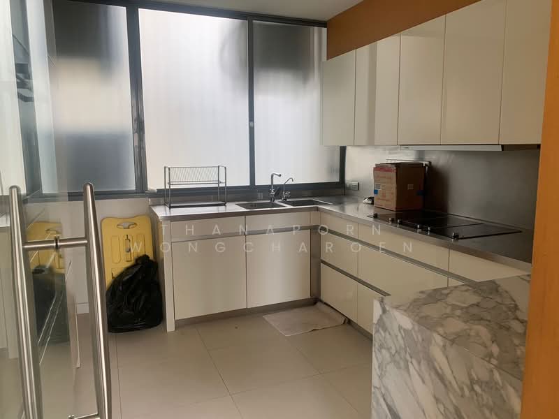 Domus 16, Bangkok, 19 Soi Sukhumvit 16, Khlong Toei, Bangkok, 2 Bedrooms, 167 sqm, Condo For Rent, by Thanaporn Wongcharoen, 500446339 - DDproperty.com