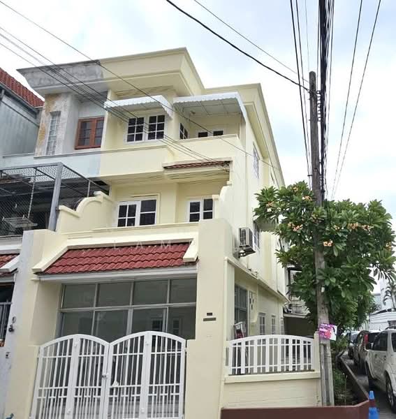 ทาวน์เฮ้าส์ 4-ห้องนอน, กรุงเทพ, ลาดพร้าว, กรุงเทพ, 144 ตร.ม., ทาวน์เฮ้าส์ ขาย, โดย Nicha Na Lampang, 500446393 - DDproperty.com