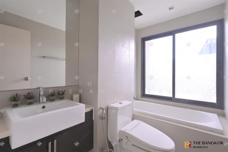 Noble Remix, Bangkok, 772 Soi Sukhumvit 36, Sukhumvit Road, Khong Tan, Khlong Toei, Bangkok, 1 Bedroom, 55 sqm, Condo For Rent, by Nicha Peerakittikul, 500446402 - DDproperty.com
