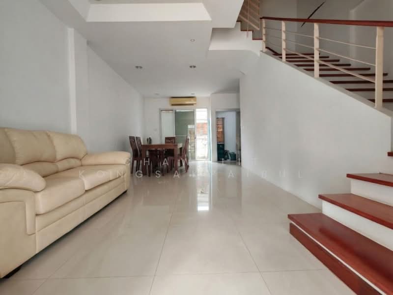 Baan Klang Muang Swiss Town Kaset-Nawamin, Bangkok, Soi Moobaan Klang Mueng, Chorake Bua, Lat Phrao, Bangkok, 4 Bedrooms, 180 sqm, Townhouse For Sale, by CHAWALIT KONGSAKPAIBUL, 500446579 - DDproperty.com