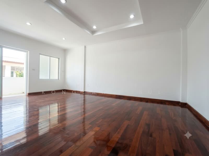 Baan Klang Muang Swiss Town Kaset-Nawamin, Bangkok, Soi Moobaan Klang Mueng, Chorake Bua, Lat Phrao, Bangkok, 4 Bedrooms, 180 sqm, Townhouse For Sale, by CHAWALIT KONGSAKPAIBUL, 500446579 - DDproperty.com