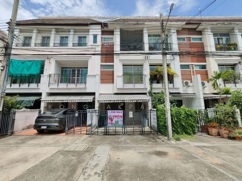 Baan Klang Muang Swiss Town Kaset-Nawamin : บ้านกลางเมือง สวิสทาวน์ เกษตร-นวมินทร์, กรุงเทพ, ซอยหมู่บ้านกลางเมือง, จรเข้บัว, ลาดพร้าว, กรุงเทพ, 180 ตร.ม., ทาวน์เฮ้าส์ ขาย, โดย CHAWALIT KONGSAKPAIBUL, 500446579 - DDproperty.com
