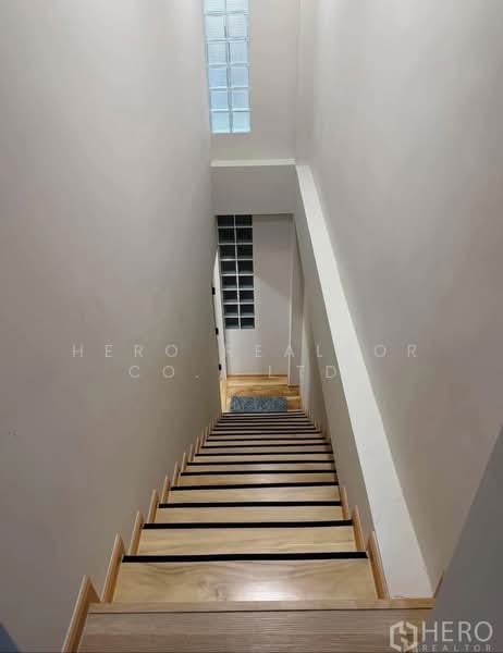 For Rent Home Office 151 sq.m. near BTS Punnawithi, Bang Chak, Bangkok HRE01130, Bangkok, สุขุมวิท, Bang Chak, Phra Khanong, Bangkok, 3 Bedrooms, 151 sqm, Townhouse For Rent, by Hero Realtor Co., Ltd., 500446620 - DDproperty.com