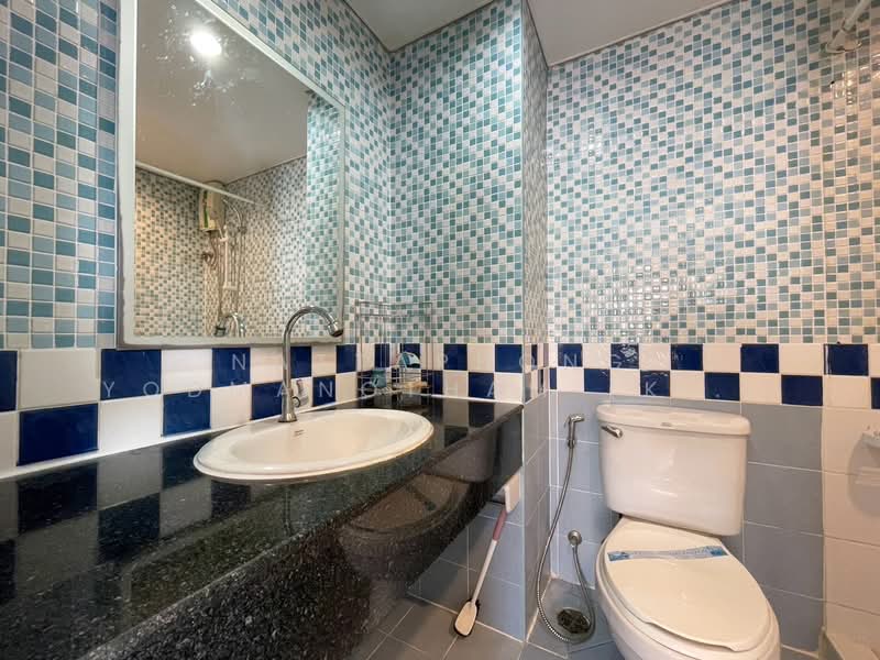Lumpini Place Narathiwas 24, Bangkok, Sathu Pradit 19 Alley 3, Chong Nonsi, Yan Nawa, Bangkok, 1 Bedroom, 33 sqm, Condo For Sale, by NATTAPHONG Yodmanotham (K. Book), 500446645 - DDproperty.com