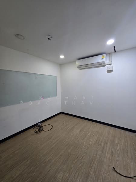 Commercial Space for Sale size 350 sqm.Ratchada Road, near MRT Cultural Centre, Bangkok, รัชดาภิเษก, Din Daeng, Bangkok, , 350 sqm, Office Space For Sale, by Suchart Roachthavilit, 500446712 - DDproperty.com