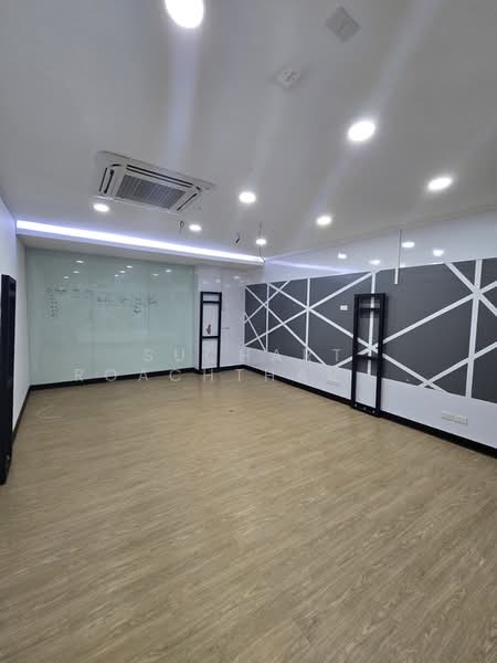 Commercial Space for Sale size 350 sqm.Ratchada Road, near MRT Cultural Centre, Bangkok, รัชดาภิเษก, Din Daeng, Bangkok, , 350 sqm, Office Space For Sale, by Suchart Roachthavilit, 500446712 - DDproperty.com