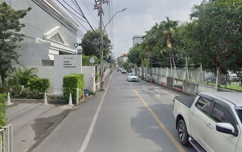 ขายที่ดินเปล่า เอกมัย ซอย 10 ใกล้ Big C เอกมัย, กรุงเทพ, สุขุมวิท 63, คลองตันเหนือ, วัฒนา, กรุงเทพ, 1,200 ตร.ม., ที่ดิน ขาย, โดย คุณเฌอร์ลิญา, 500446718 - DDproperty.com