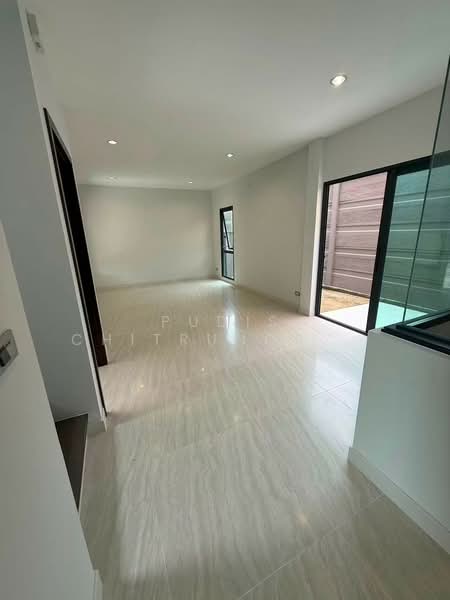 Baan Klang Muang Classe Ratchayothin : บ้านกลางเมือง คลาสเซ่ รัชโยธิน, กรุงเทพ, จตุจักร, จตุจักร, กรุงเทพ, 234 ตร.ม., ทาวน์เฮ้าส์ ให้เช่า, โดย Pudis Chitrungsakorn, 500446817 - DDproperty.com