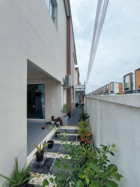 Moobaan K.C. Ramintra 7, Bangkok, Sam Wa Tawan Tok, Khlong Sam Wa, Bangkok, 2 Bedrooms, 88 sqm, Townhouse For Sale, by พิพัฒน์ชัย ชัยศรีบุญเรือง, 500446862 - DDproperty.com