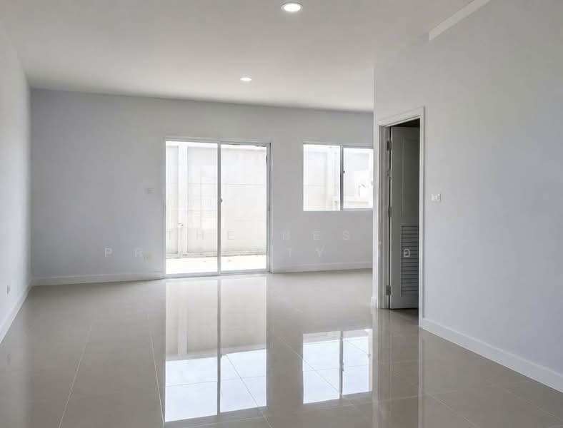 Modi Villa Ladkrabang-Suvarnabhumi, Chachoengsao, Luang Phaeng Road, Khlong Luang Phaeng, Muang Chachoengsao, Chachoengsao, 3 Bedrooms, 100 sqm, Townhouse For Sale, by The Best Property ต้อย, 500446878 - DDproperty.com