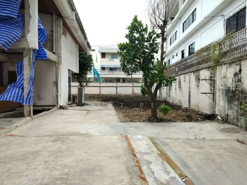 ที่ดินให้เช่า พร้อมบ้านเดี่ยวย่านสุขุมวิท 71 ปรีดีพนมยงค์ 14 (SPSAD4102), กรุงเทพ, พระโขนงเหนือ, วัฒนา, กรุงเทพ, 1,012 ตร.ม., ที่ดิน ให้เช่า, โดย Agent Pla, 500447007 - DDproperty.com