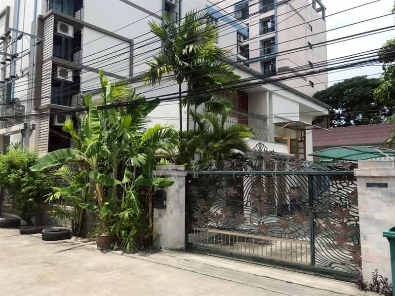 บ้านเดี่ยว 2.5 ชั้น 100 ตร.ว. บ้านเดี่ยวย่านลาดพร้าว ซอยลาดพร้าว87, Bangkok, ถนนลาดพร้าว, Khlong Chaokhun Sing, Wang Thonglang, Bangkok, 6 Bedrooms, 400 sqm, Single Detached House For Sale, by คุณ ณัฐฐาพร สุขสถิตย์ (นุ่น), 500447032 - DDproperty.com