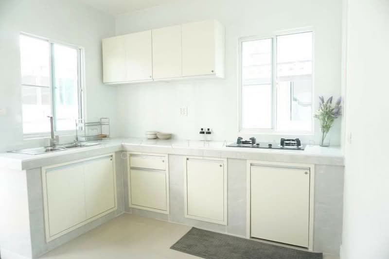 Spacious 230 SqM 3BR House for Rent in Lat Krabang Near Airport, Bangkok, Lam Pla Tiew, Lat Krabang, Bangkok, 3 Bedrooms, 230 sqm, Single Detached House For Rent, by Fazwaz (Thailand) Co., Ltd., 500447061 - DDproperty.com