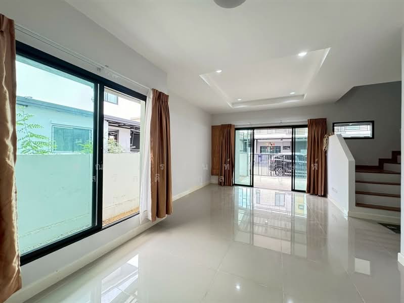 The Modish Ratchaphruek-Kanchanapisek, Pathum Thani, Ratchaphruek 77 Road, Khlong Phra Udom, Lat Lum Kaeo, Pathum Thani, 4 Bedrooms, 122 sqm, Townhouse For Sale, by คุณ ภรนันท์ปภัษฬ์ สวัสดิยกุล (ปู), 500447100 - DDproperty.com