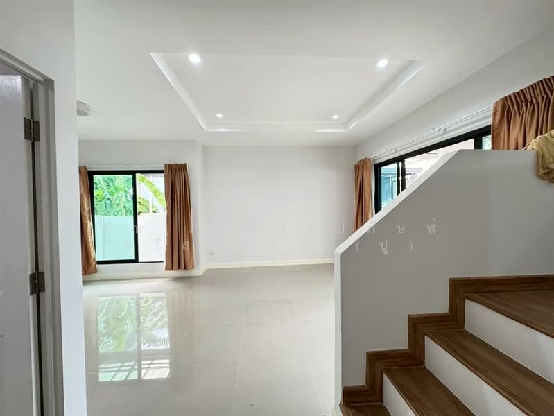 The Modish Ratchaphruek-Kanchanapisek, Pathum Thani, Ratchaphruek 77 Road, Khlong Phra Udom, Lat Lum Kaeo, Pathum Thani, 4 Bedrooms, 122 sqm, Townhouse For Sale, by คุณ ภรนันท์ปภัษฬ์ สวัสดิยกุล (ปู), 500447100 - DDproperty.com