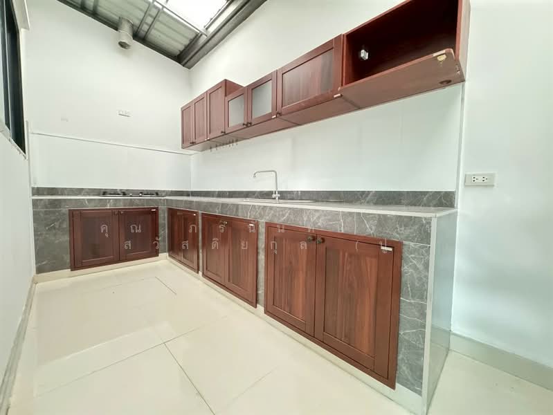 The Modish Ratchaphruek-Kanchanapisek, Pathum Thani, Ratchaphruek 77 Road, Khlong Phra Udom, Lat Lum Kaeo, Pathum Thani, 4 Bedrooms, 122 sqm, Townhouse For Sale, by คุณ ภรนันท์ปภัษฬ์ สวัสดิยกุล (ปู), 500447100 - DDproperty.com