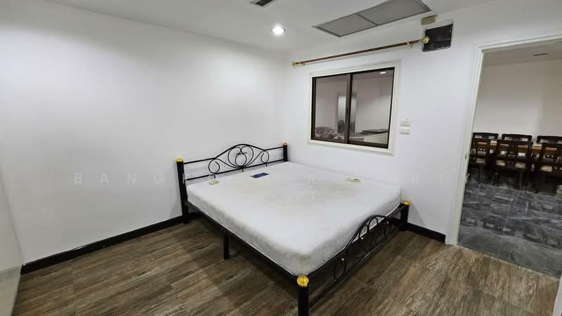 Crystal Garden, Bangkok, 217 Sukhumvit 4 Alley, Khlong Toei, Bangkok, 2 Bedrooms, 32 sqm, Condo For Rent, by BANGKOK PROPERTY AGENTS, 500447102 - DDproperty.com