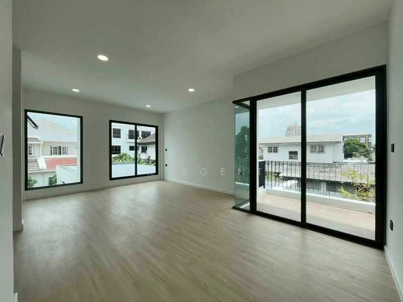 บ้านเดี่ยว รัชโยธิน-รัชดา 42, Bangkok, Chan Kasem, Chatuchak, Bangkok, 3 Bedrooms, 250 sqm, Single Detached House For Sale, by NR AGENT, 500447117 - DDproperty.com