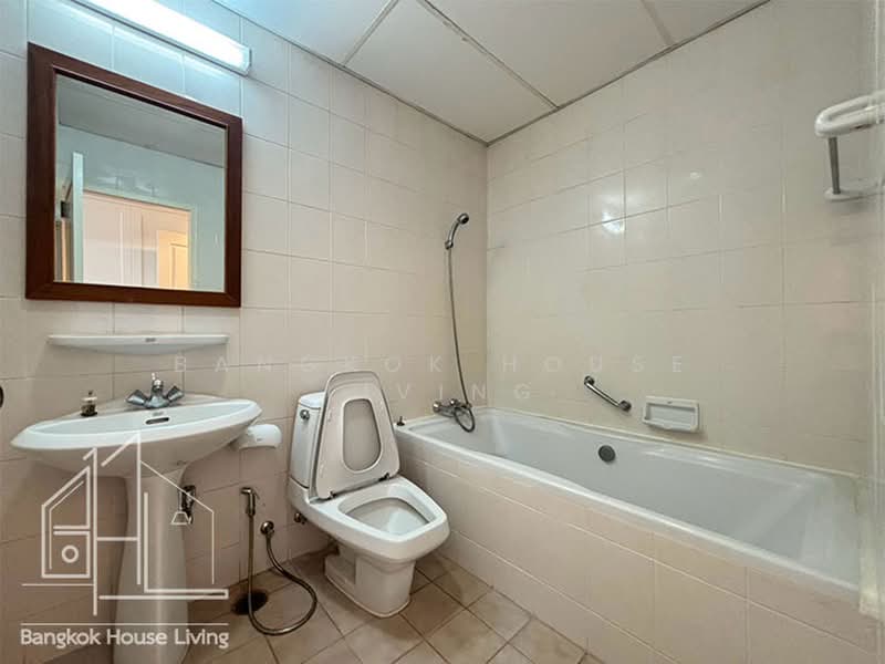 Krungthep Thani Tower, Bangkok, 56 Soi Sukhumvit 24, Khong Tan, Khlong Toei, Bangkok, 3 Bedrooms, 230 sqm, Condo For Rent, by Bangkok House Living, 500447173 - DDproperty.com