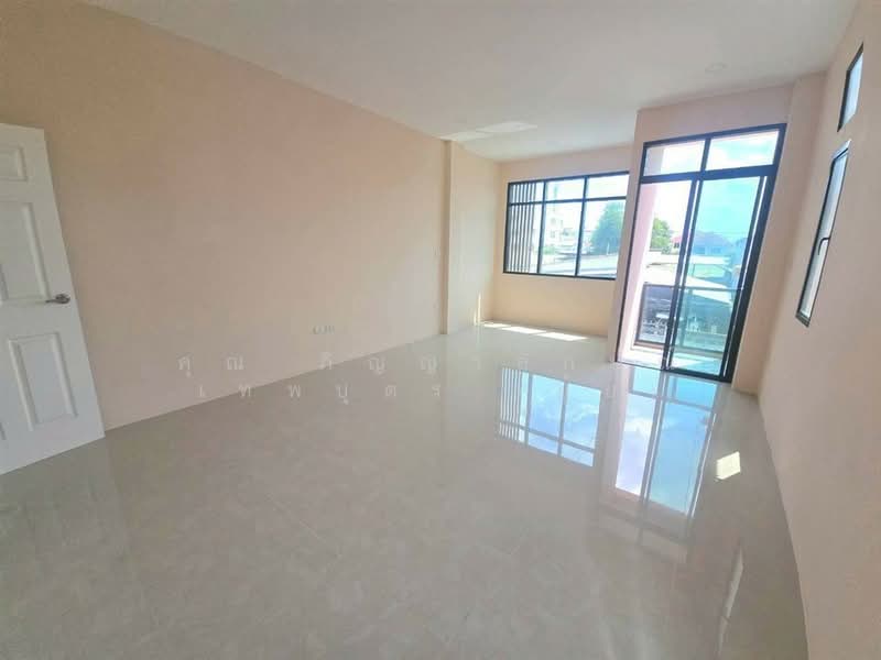 ทาวน์โฮม 3 ชั้น 26.5 ตร.ว. หลังโรงพยาบาลเปาโลสมุทรปราการ ซอยทรัพย์บุญชัย 33, สมุทรปราการ, ถนนศรีนครินทร์, บางเมือง, เมืองสมุทรปราการ, สมุทรปราการ, 220 ตร.ม., ทาวน์เฮ้าส์ ขาย, โดย คุณ ภิญญาลักษณ์ เทพบุตร (ยุ้ย), 500447201 - DDproperty.com