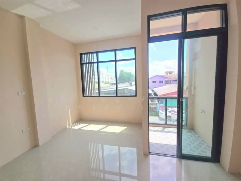 ทาวน์โฮม 3 ชั้น 26.5 ตร.ว. หลังโรงพยาบาลเปาโลสมุทรปราการ ซอยทรัพย์บุญชัย 33, Samut Prakan, ถนนศรีนครินทร์, Bang Mueng, Muang Samut Prakarn, Samut Prakan, 4 Bedrooms, 220 sqm, Townhouse For Sale, by คุณ ภิญญาลักษณ์ เทพบุตร (ยุ้ย), 500447201 - DDproperty.com
