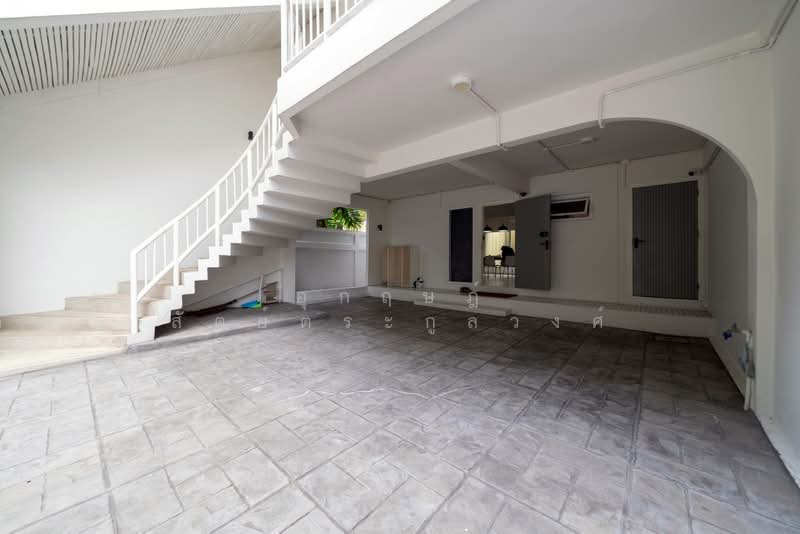 Khlongtan Nivet, Bangkok, 20 Soi Pridi Banomyong 42, Khlong Tan Nua, Watthana, Bangkok, 4 Bedrooms, 323 sqm, Townhouse For Rent, by อุกฤษฎ์ สัตย์ตระกูลวงศ์, 500447263 - DDproperty.com