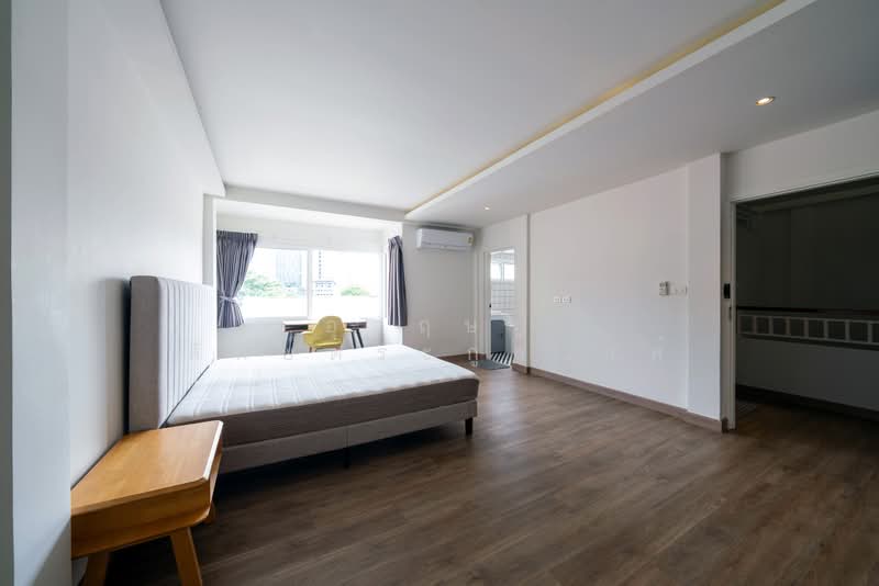 Khlongtan Nivet, Bangkok, 20 Soi Pridi Banomyong 42, Khlong Tan Nua, Watthana, Bangkok, 4 Bedrooms, 323 sqm, Townhouse For Rent, by อุกฤษฎ์ สัตย์ตระกูลวงศ์, 500447263 - DDproperty.com