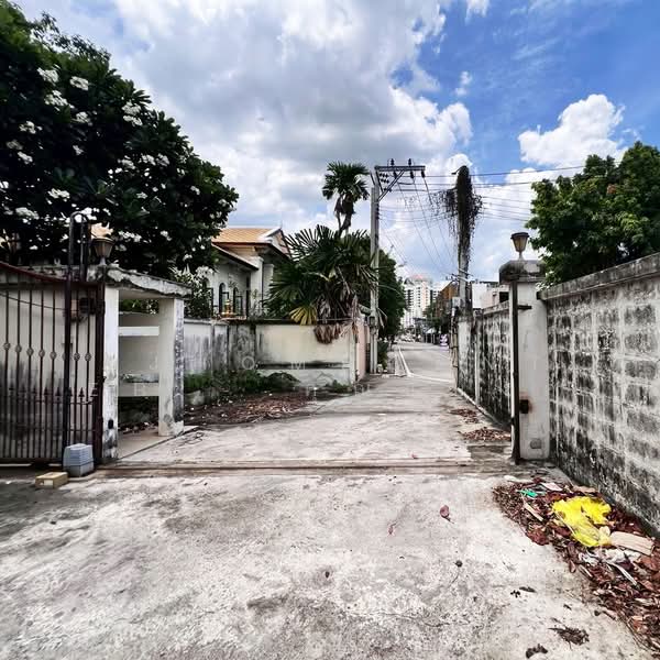 ที่ดินพร้อมบ้านเดี่ยว3หลัง ขนาด2-1-37ไร่ ซ.พระราม9 ซ.53, Bangkok, Suan Luang, Suan Luang, Bangkok, , 3,748 sqm, Land For Sale, by AJHOMECENTER - คุณแบงค์, 500447295 - DDproperty.com