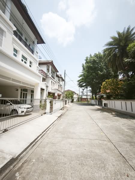 Areeya Casa Onnut, Bangkok, Khwaeng Suan Luang, Suan Luang, Bangkok, 4 Bedrooms, 280 sqm, Single Detached House For Sale, by วีระศักดิ์, 500447393 - ถนนหน้าบ้านกว้าง - DDproperty.com