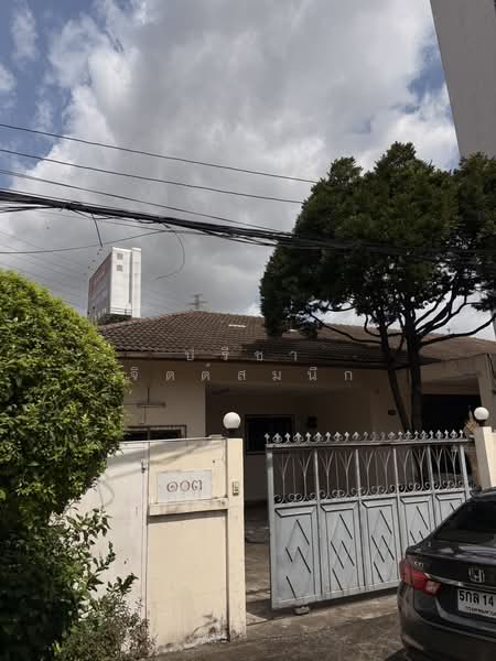 1-Storey house over 300 sq m. near Ratchyothin, Bangkok, Chatuchak, Bangkok, 2 Bedrooms, 300 sqm, Single Detached House For Rent, by ปรีชา จิตต์สมนึก, 500447485 - DDproperty.com