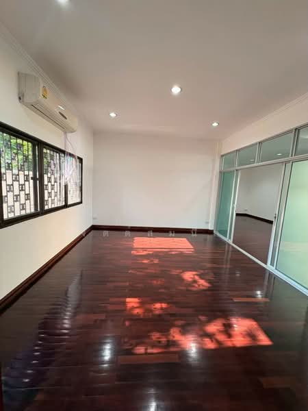 1-Storey house over 300 sq m. near Ratchyothin, Bangkok, Chatuchak, Bangkok, 2 Bedrooms, 300 sqm, Single Detached House For Rent, by ปรีชา จิตต์สมนึก, 500447485 - DDproperty.com