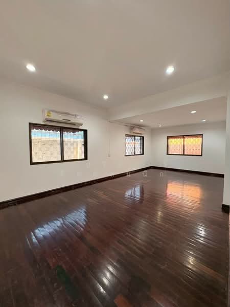 บ้านเช่าชั้นเดียว 300 ตรม. ใกล้รัชโยฺธิน, กรุงเทพ, จตุจักร, กรุงเทพ, 300 ตร.ม., บ้านเดี่ยว ให้เช่า, โดย ปรีชา จิตต์สมนึก, 500447485 - DDproperty.com