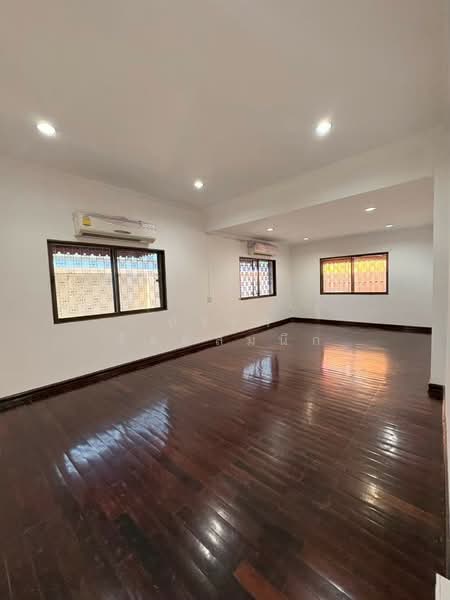1-Storey house over 300 sq m. near Ratchyothin, Bangkok, Chatuchak, Bangkok, 2 Bedrooms, 300 sqm, Single Detached House For Rent, by ปรีชา จิตต์สมนึก, 500447485 - DDproperty.com