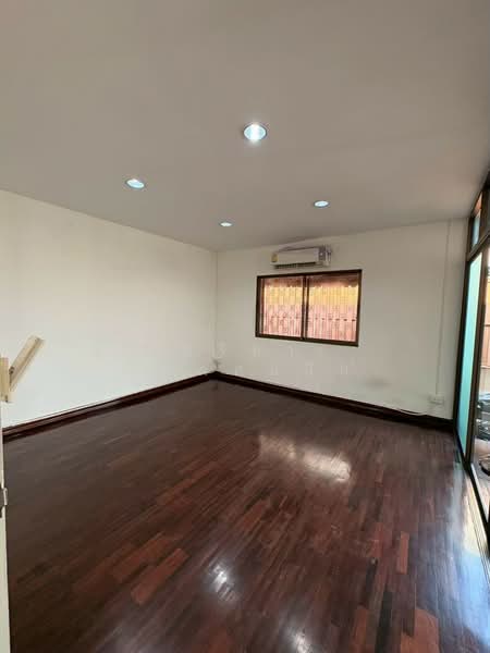 1-Storey house over 300 sq m. near Ratchyothin, Bangkok, Chatuchak, Bangkok, 2 Bedrooms, 300 sqm, Single Detached House For Rent, by ปรีชา จิตต์สมนึก, 500447485 - DDproperty.com