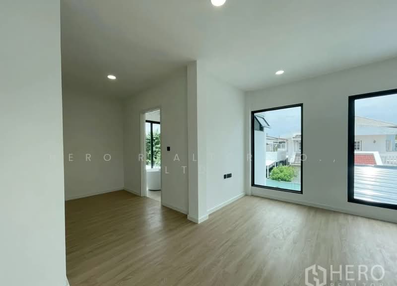 For Sale 4 Bedroom Detached House Ratchada 42 in Chatuchak Bangkok HRE01126, กรุงเทพ, จันทรเกษม, จตุจักร, กรุงเทพ, 250 ตร.ม., บ้านเดี่ยว ขาย, โดย Hero Realtor Co., Ltd., 500447576 - DDproperty.com