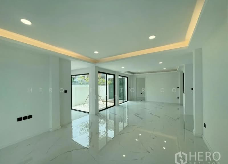 For Sale 4 Bedroom Detached House Ratchada 42 in Chatuchak Bangkok HRE01126, กรุงเทพ, จันทรเกษม, จตุจักร, กรุงเทพ, 250 ตร.ม., บ้านเดี่ยว ขาย, โดย Hero Realtor Co., Ltd., 500447576 - DDproperty.com