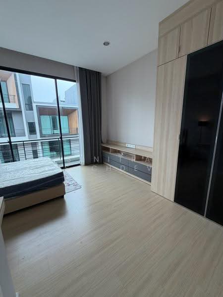 Nirvana Define Srinakarin-Rama 9, Bangkok, Srinakarin - Rom Klao Road, Saphan Sung, Bangkok, 3 Bedrooms, 285 sqm, Townhouse For Rent, by Sunitra Sachdev, 500447589 - DDproperty.com