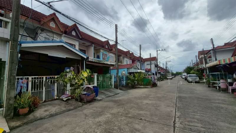 Chatnarong Villa 4, Pathum Thani, Lamlukka Road, Khu Khot, Lam Luk Ka, Pathum Thani, 3 Bedrooms, 70 sqm, Townhouse For Sale, by คุณ ดารุณีย์ ชูวงค์จิราภัทร์ (โรส), 500447601 - DDproperty.com