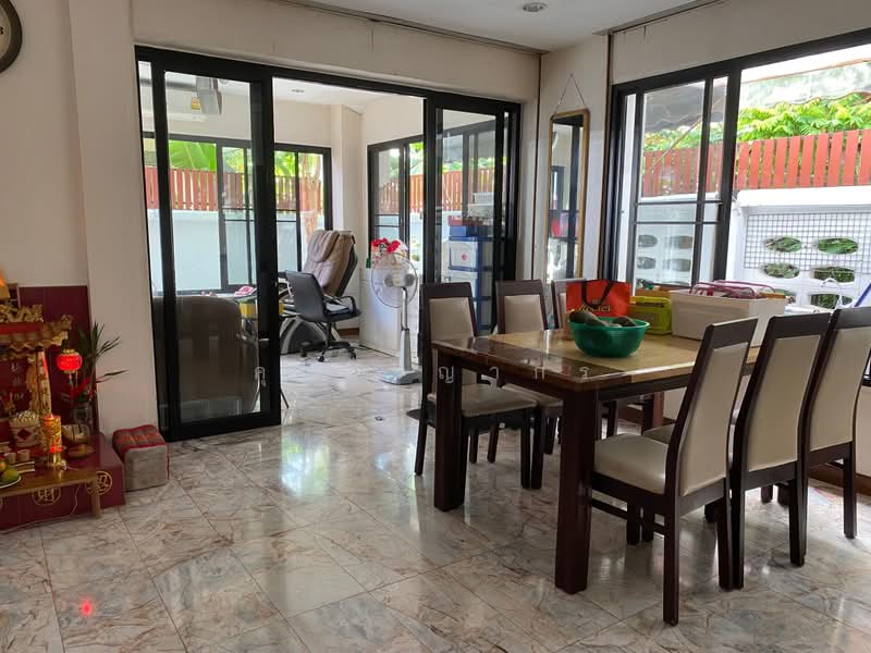 ขายบ้านเดี่ยว 2 ชั้น พร้อมที่ดิน 66 ตร.วา ใจกลางบางคอแหลม กรุงเทพฯ บ้านสร้างตามหลักฮวงจุ้ย พร้อมอยู่, Bangkok, Bang Kho Laem, Bangkok, 4 Bedrooms, 264 sqm, Single Detached House For Sale, by คุณ วิญากร, 500447667 - DDproperty.com
