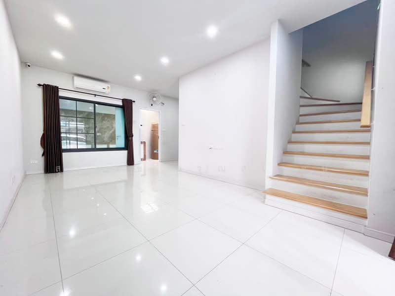 Britania Wongwaen Chatuchot : บริทาเนีย วงแหวน จตุโชติ, Pathum Thani, ถ. หทัยราษฎร์, Bung Kham Proi, Lam Luk Ka, Pathum Thani, 2 Bedrooms, 76 sqm, Townhouse For Sale, by Suradej Arunsurosn, 500447773 - DDproperty.com