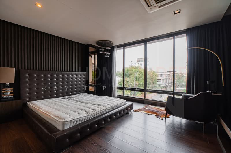 The Park Lane 22, Bangkok, 42 Soi Pridi Banomyong 45, Khlong Tan Nua, Watthana, Bangkok, 3 Bedrooms, 350 sqm, Townhouse For Rent, by Kay Tippayanet, 500447783 - DDproperty.com