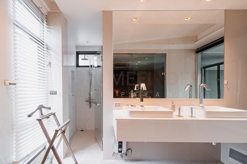 The Park Lane 22, Bangkok, 42 Soi Pridi Banomyong 45, Khlong Tan Nua, Watthana, Bangkok, 3 Bedrooms, 350 sqm, Townhouse For Rent, by Kay Tippayanet, 500447783 - DDproperty.com