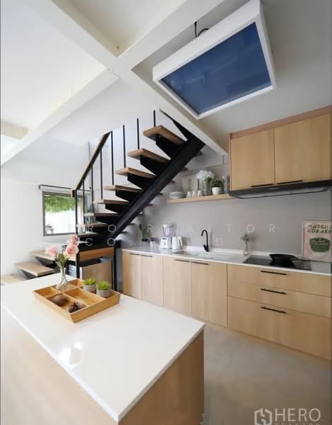 For Rent 3 Bedroom Semi-Detached House near BTS Phra Khanong, Watthana Bangkok HRE01139, Bangkok, Phra Kanong Nua, Watthana, Bangkok, 3 Bedrooms, 170 sqm, Semi-Detached House (Twin House) For Rent, by Hero Realtor Co., Ltd., 500447793 - DDproperty.com