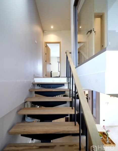 For Rent 3 Bedroom Semi-Detached House near BTS Phra Khanong, Watthana Bangkok HRE01139, กรุงเทพ, พระโขนงเหนือ, วัฒนา, กรุงเทพ, 170 ตร.ม., บ้านแฝด ให้เช่า, โดย Hero Realtor Co., Ltd., 500447793 - DDproperty.com