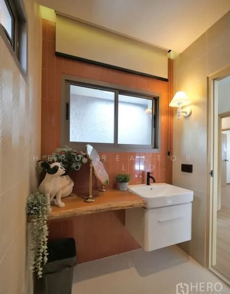 For Rent 3 Bedroom Semi-Detached House near BTS Phra Khanong, Watthana Bangkok HRE01139, Bangkok, Phra Kanong Nua, Watthana, Bangkok, 3 Bedrooms, 170 sqm, Semi-Detached House (Twin House) For Rent, by Hero Realtor Co., Ltd., 500447793 - DDproperty.com