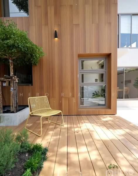 For Rent 3 Bedroom Semi-Detached House near BTS Phra Khanong, Watthana Bangkok HRE01139, Bangkok, Phra Kanong Nua, Watthana, Bangkok, 3 Bedrooms, 170 sqm, Semi-Detached House (Twin House) For Rent, by Hero Realtor Co., Ltd., 500447793 - DDproperty.com