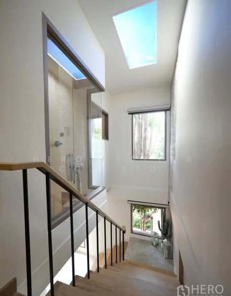 For Rent 3 Bedroom Semi-Detached House near BTS Phra Khanong, Watthana Bangkok HRE01139, กรุงเทพ, พระโขนงเหนือ, วัฒนา, กรุงเทพ, 170 ตร.ม., บ้านแฝด ให้เช่า, โดย Hero Realtor Co., Ltd., 500447793 - DDproperty.com